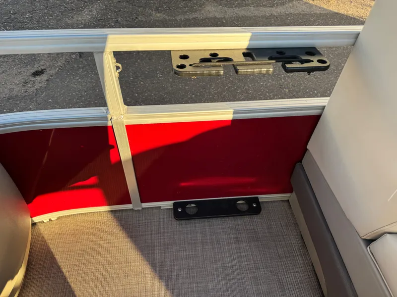 Slide: The Image of Sun Tracker Fishin Barge 20 DLX Pontoon 2020 - 23