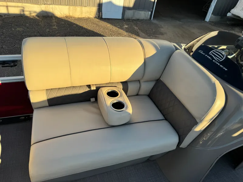 Slide: The Image of Sun Tracker Fishin Barge 20 DLX Pontoon 2020 - 24