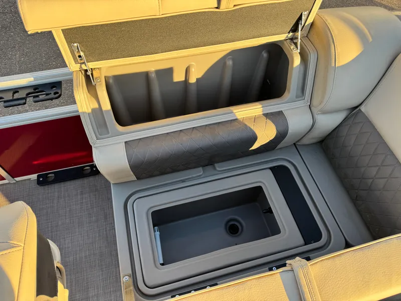 Slide: The Image of Sun Tracker Fishin Barge 20 DLX Pontoon 2020 - 25