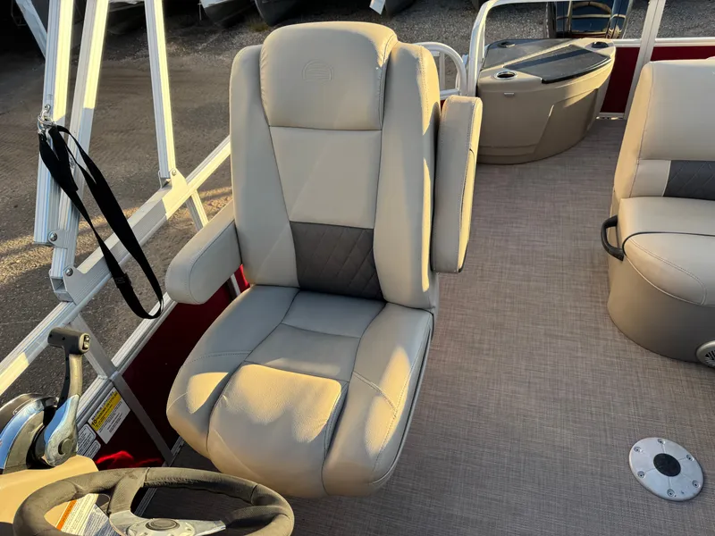 Slide: The Image of Sun Tracker Fishin Barge 20 DLX Pontoon 2020 - 28