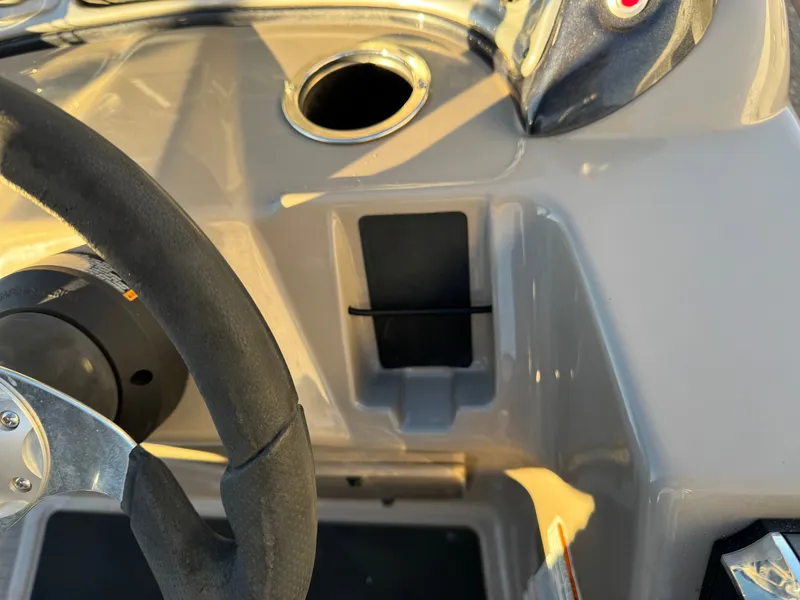 Slide: The Image of Sun Tracker Fishin Barge 20 DLX Pontoon 2020 - 32