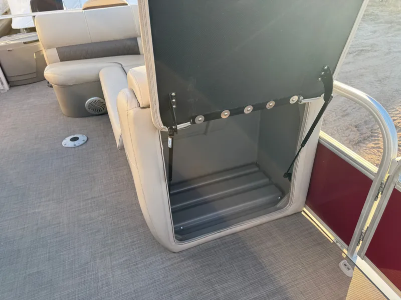 Slide: The Image of Sun Tracker Fishin Barge 20 DLX Pontoon 2020 - 37