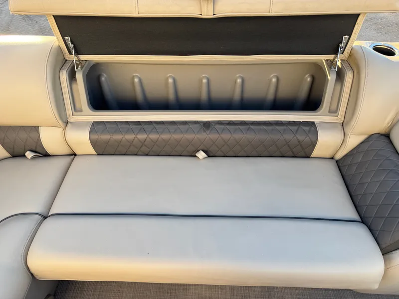 Slide: The Image of Sun Tracker Fishin Barge 20 DLX Pontoon 2020 - 39