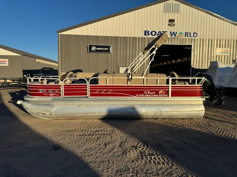 Slide: The Image of Sun Tracker Fishin Barge 20 DLX Pontoon 2020 - 4