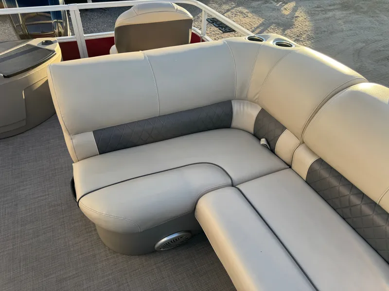 Slide: The Image of Sun Tracker Fishin Barge 20 DLX Pontoon 2020 - 42