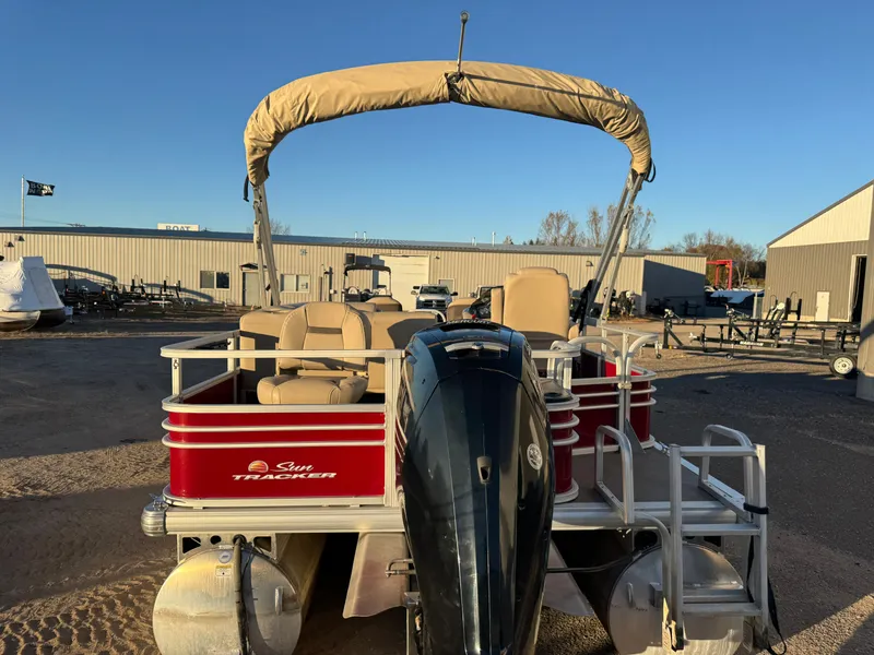 Slide: The Image of Sun Tracker Fishin Barge 20 DLX Pontoon 2020 - 44