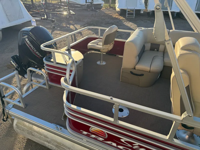 Slide: The Image of Sun Tracker Fishin Barge 20 DLX Pontoon 2020 - 45