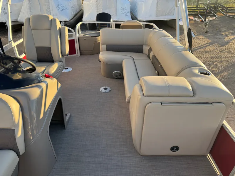 Slide: The Image of Sun Tracker Fishin Barge 20 DLX Pontoon 2020 - 5