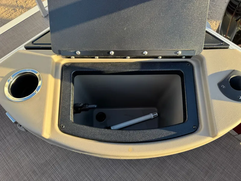 Slide: The Image of Sun Tracker Fishin Barge 20 DLX Pontoon 2020 - 51