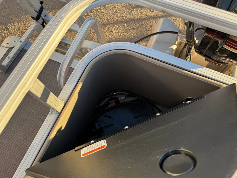 Slide: The Image of Sun Tracker Fishin Barge 20 DLX Pontoon 2020 - 52