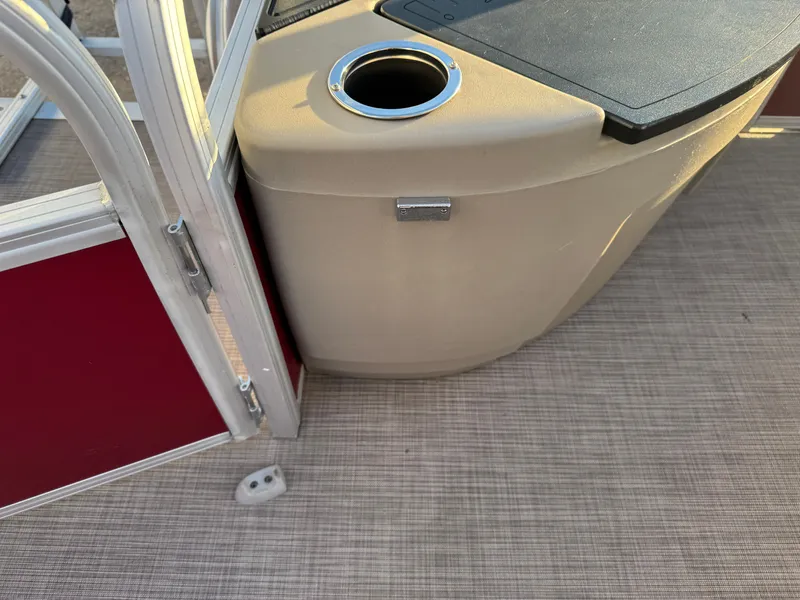 Slide: The Image of Sun Tracker Fishin Barge 20 DLX Pontoon 2020 - 53