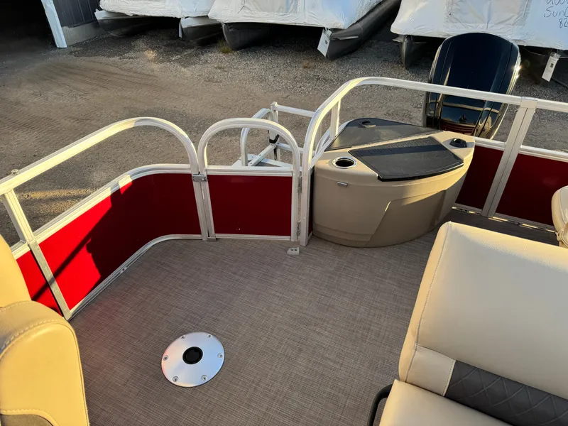 Slide: The Image of Sun Tracker Fishin Barge 20 DLX Pontoon 2020 - 54