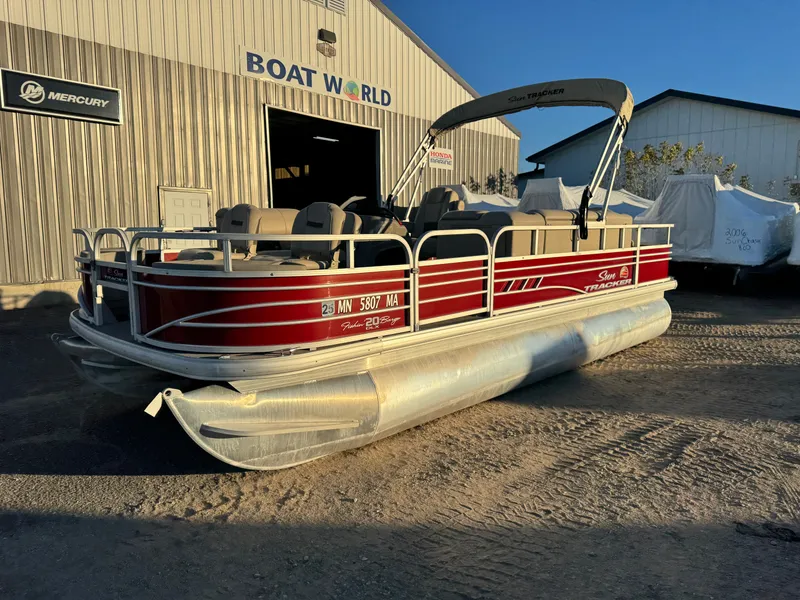 Slide: The Image of Sun Tracker Fishin Barge 20 DLX Pontoon 2020 - 59