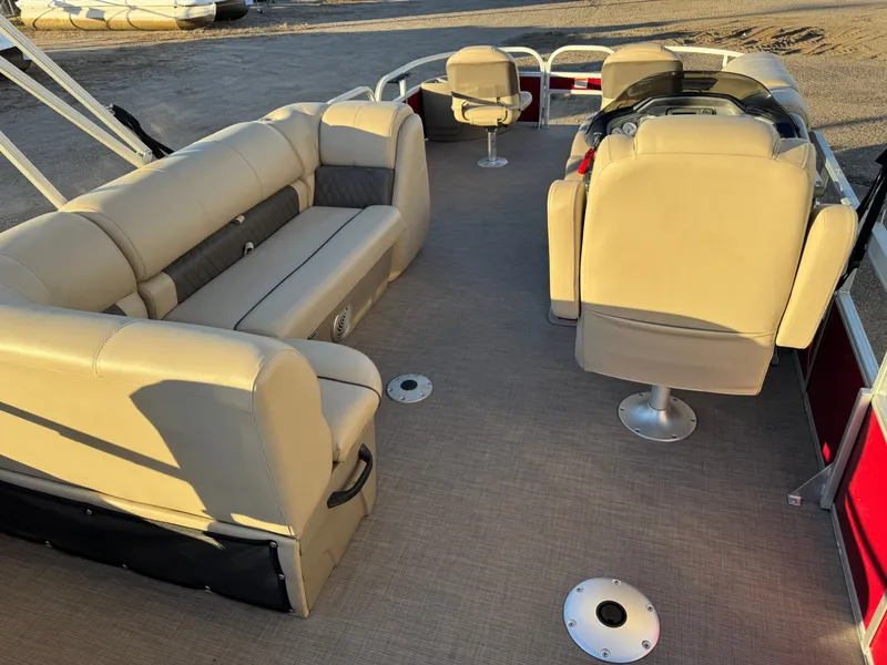 Slide: The Image of Sun Tracker Fishin Barge 20 DLX Pontoon 2020 - 6