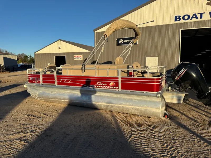Slide: The Image of Sun Tracker Fishin Barge 20 DLX Pontoon 2020 - 61