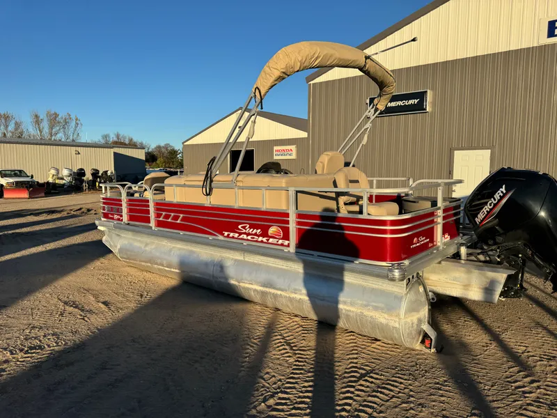 Slide: The Image of Sun Tracker Fishin Barge 20 DLX Pontoon 2020 - 62