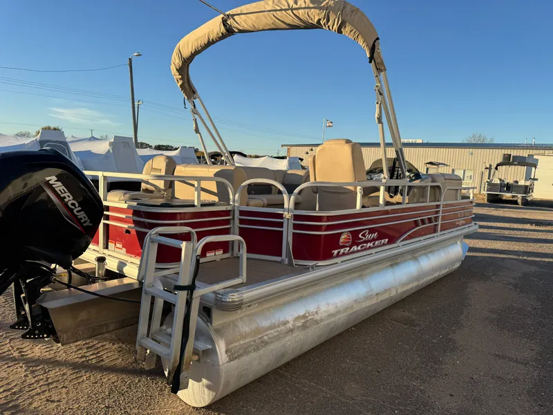 Slide: The Image of Sun Tracker Fishin Barge 20 DLX Pontoon 2020 - 64