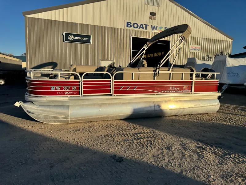 Slide: The Image of Sun Tracker Fishin Barge 20 DLX Pontoon 2020 - 67