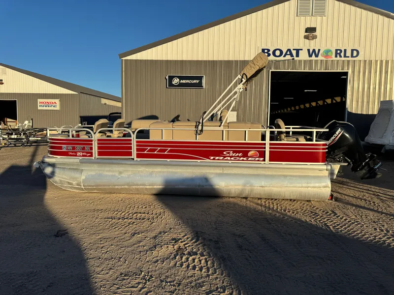 Slide: The Image of Sun Tracker Fishin Barge 20 DLX Pontoon 2020 - 69