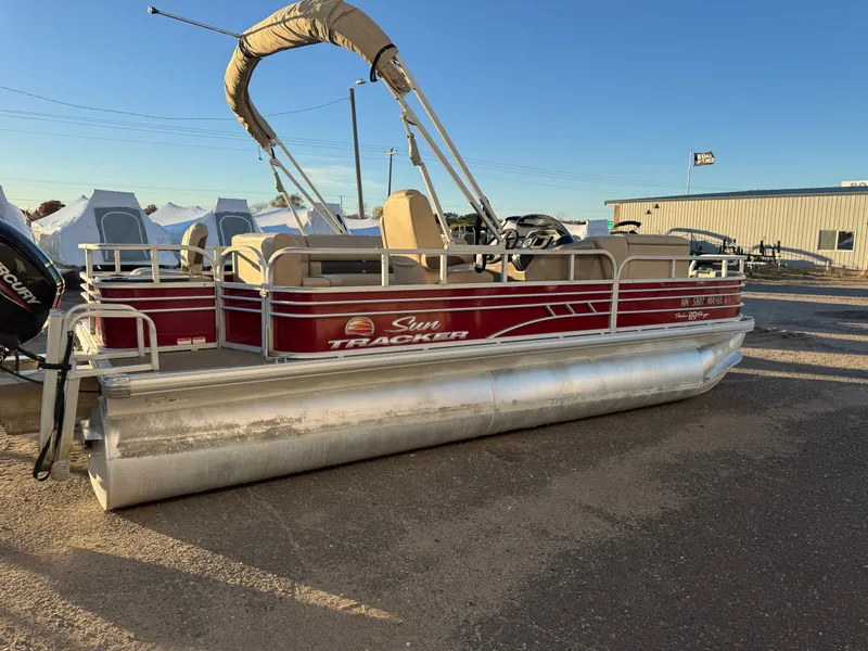Slide: The Image of Sun Tracker Fishin Barge 20 DLX Pontoon 2020 - 71