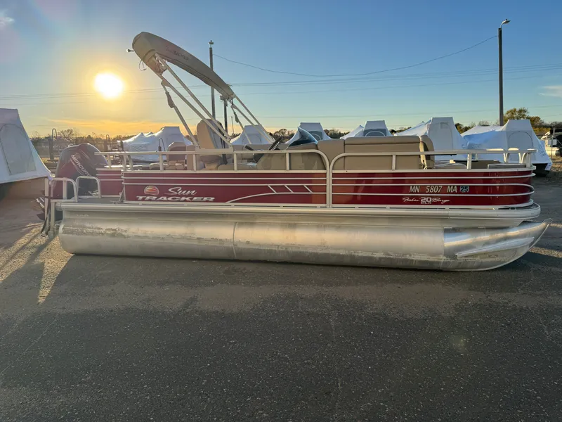 Slide: The Image of Sun Tracker Fishin Barge 20 DLX Pontoon 2020 - 74