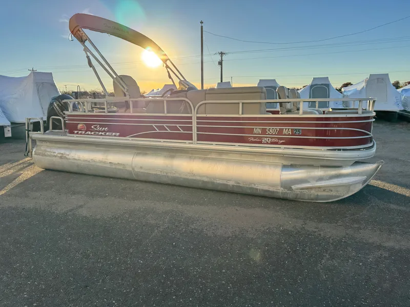 Slide: The Image of Sun Tracker Fishin Barge 20 DLX Pontoon 2020 - 75