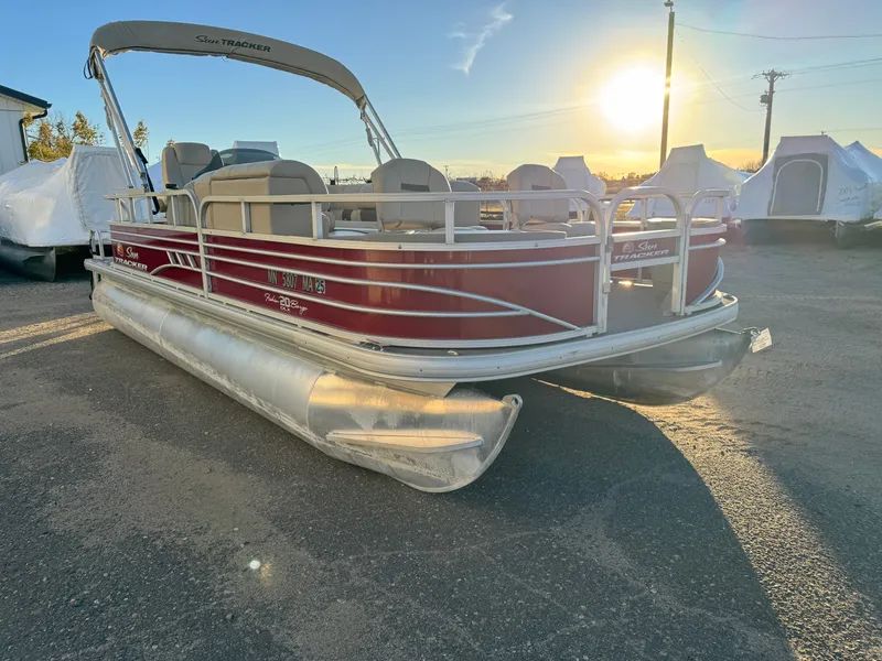 Slide: The Image of Sun Tracker Fishin Barge 20 DLX Pontoon 2020 - 77
