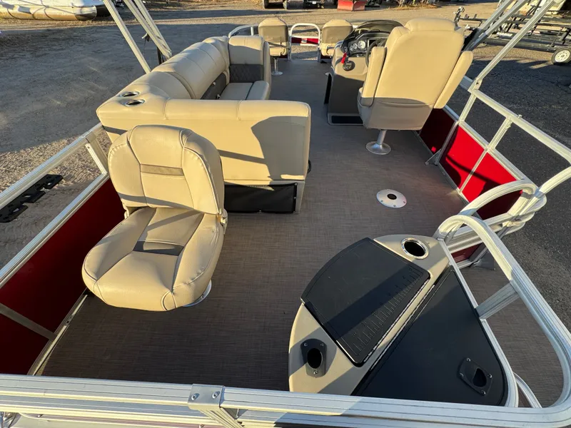 Slide: The Image of Sun Tracker Fishin Barge 20 DLX Pontoon 2020 - 8