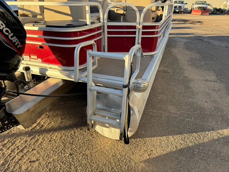 Slide: The Image of Sun Tracker Fishin Barge 20 DLX Pontoon 2020 - 81