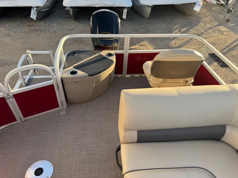 Slide: The Image of Sun Tracker Fishin Barge 20 DLX Pontoon 2020 - 9