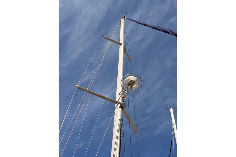 Slide: The Image of Mast of 2005 Catalina 42 MkII sailboat against a clear blue sky. - 4