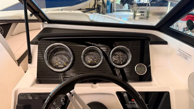 Slide: The Image of Sea Ray SPX 210 2022 - 10