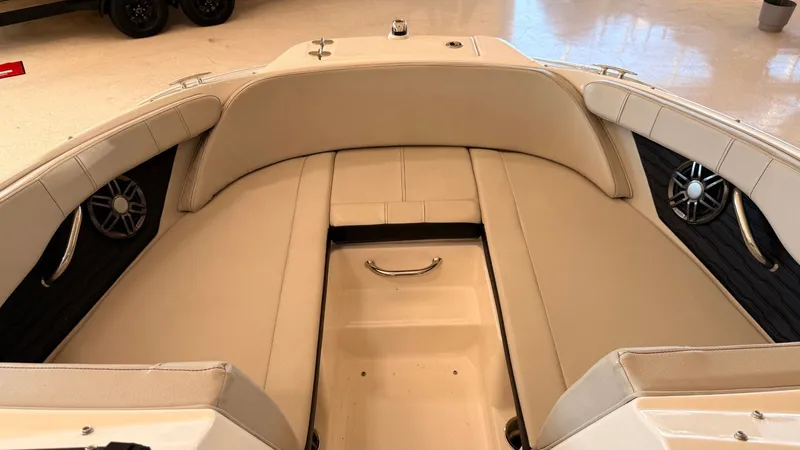 Slide: The Image of Sea Ray SPX 210 2022 - 12