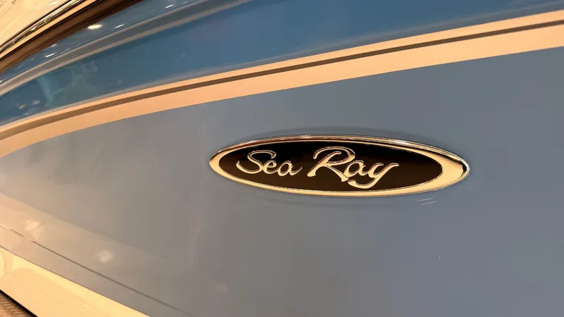 Slide: The Image of Sea Ray SPX 210 2022 - 14