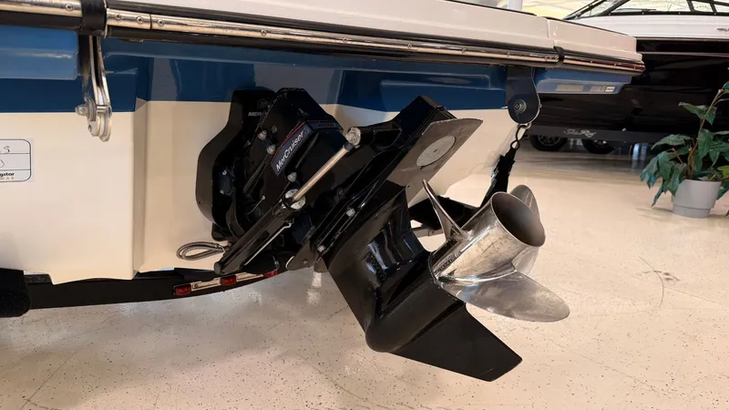 Slide: The Image of Sea Ray SPX 210 2022 - 17