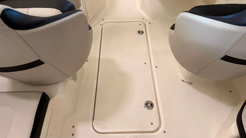 Slide: The Image of Sea Ray SPX 210 2022 - 5