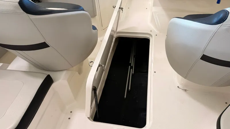 Slide: The Image of Sea Ray SPX 210 2022 - 6