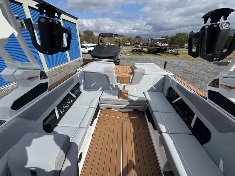 Slide: The Image of Nautique Super Air GS GS22 2025 - 13