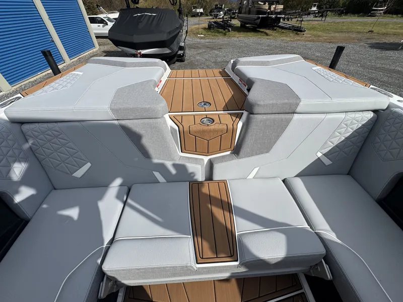 Slide: The Image of Nautique Super Air GS GS22 2025 - 14