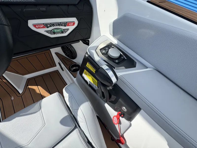 Slide: The Image of Nautique Super Air GS GS22 2025 - 16