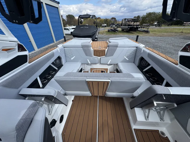 Slide: The Image of Nautique Super Air GS GS22 2025 - 18