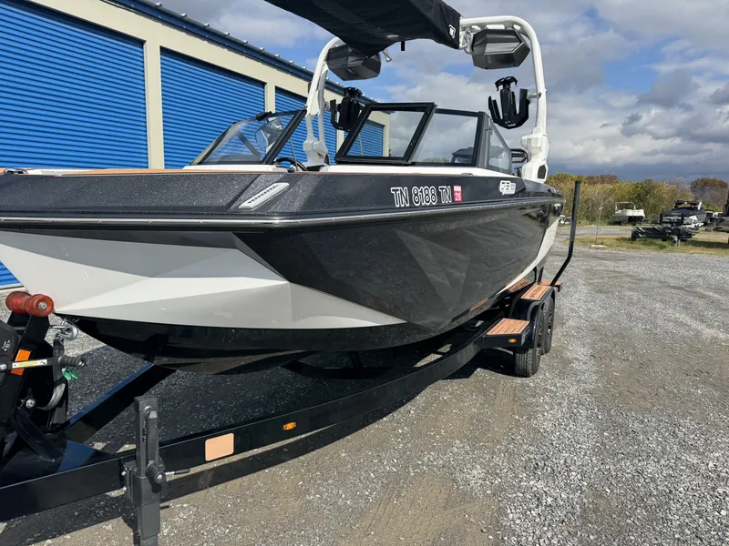 Slide: The Image of Nautique Super Air GS GS22 2025 - 19