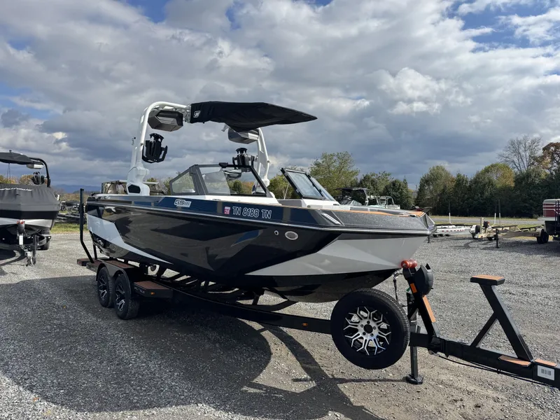 Slide: The Image of Nautique Super Air GS GS22 2025 - 25