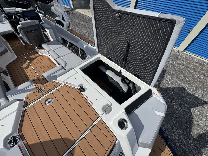 Slide: The Image of Nautique Super Air GS GS22 2025 - 30