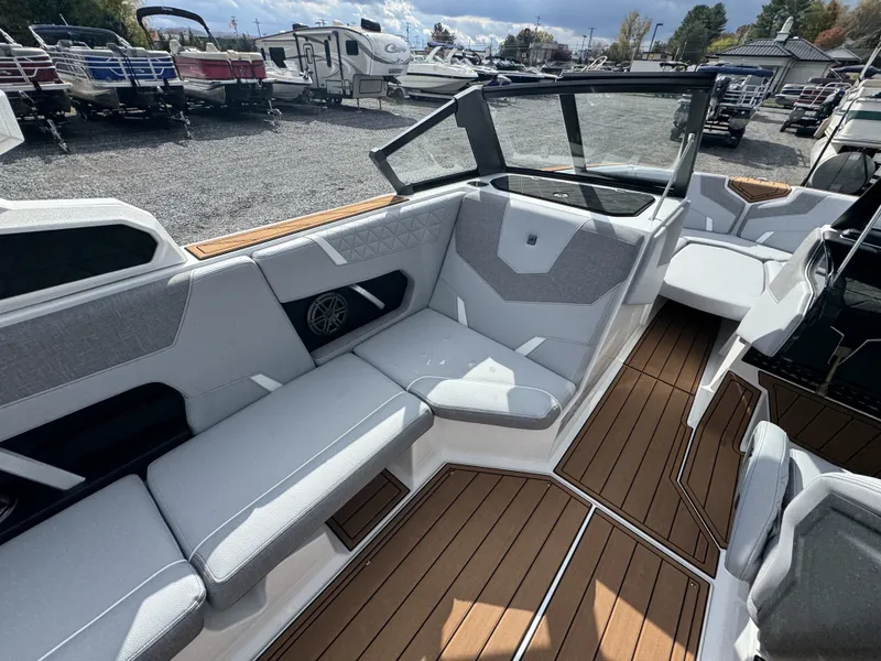 Slide: The Image of Nautique Super Air GS GS22 2025 - 32