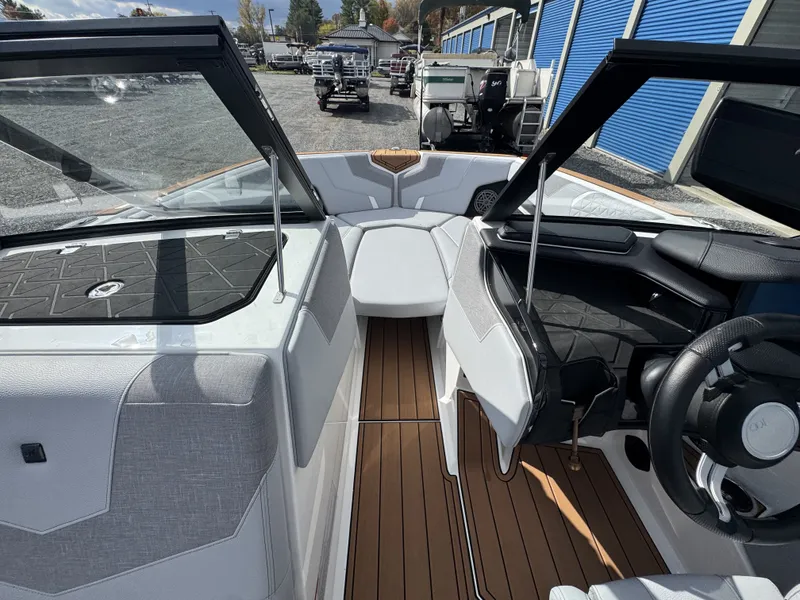 Slide: The Image of Nautique Super Air GS GS22 2025 - 33