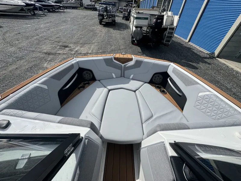 Slide: The Image of Nautique Super Air GS GS22 2025 - 34