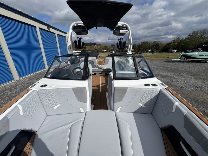 Slide: The Image of Nautique Super Air GS GS22 2025 - 35