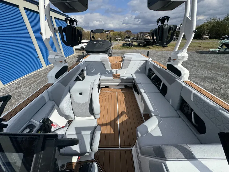 Slide: The Image of Nautique Super Air GS GS22 2025 - 36