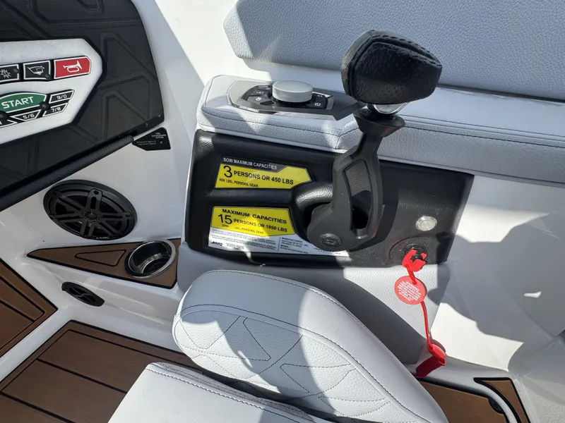 Slide: The Image of Nautique Super Air GS GS22 2025 - 37